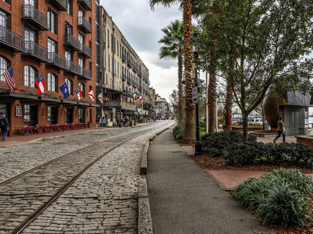 15 Dreamy Romantic Weekend Getaways in the USA for Couples in 2025 Savannah, Georgia