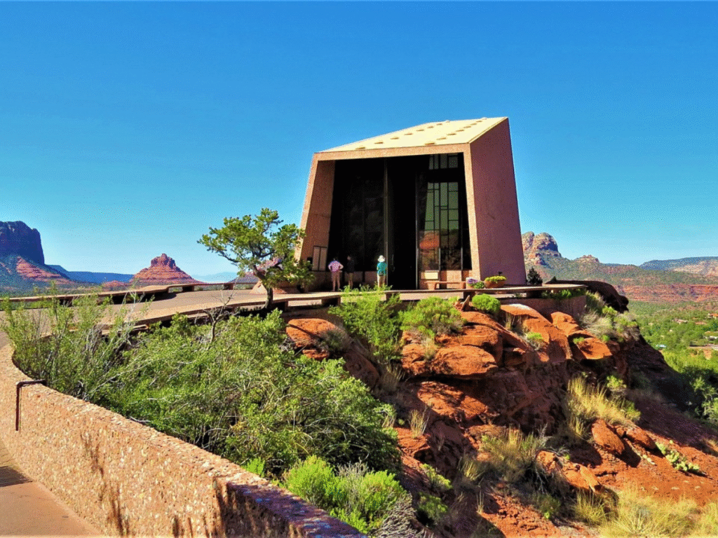 15 Dreamy Romantic Weekend Getaways in the USA for Couples in 2025 Sedona, Arizona