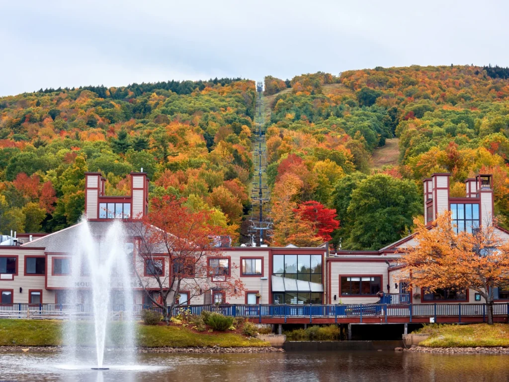 Best Weekend Getaways from NYC: Top Picks for 2025 Scenic view of Hudson Valley with fall foliage showcasing Dia Beacon art museum, Hudson River hiking trails, and farm to table dining perfect weekend getaway from NYC.